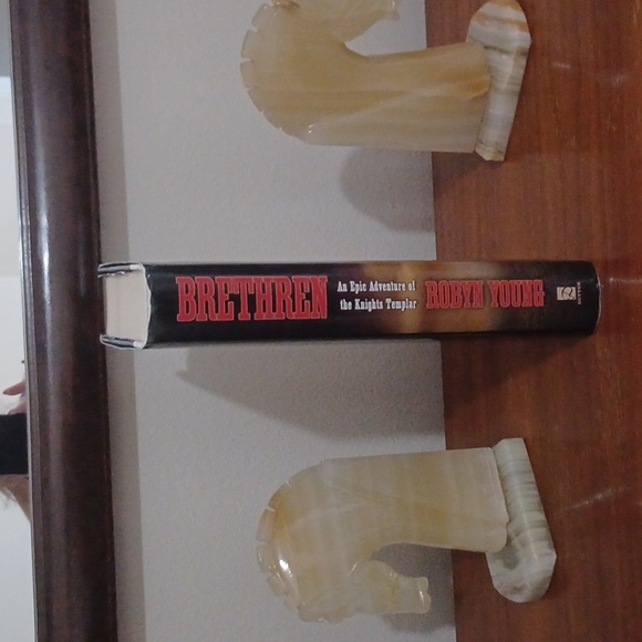 Brethren An Epic Adventure of the Knights Templar written by Robyn Young - Picture 3 of 6